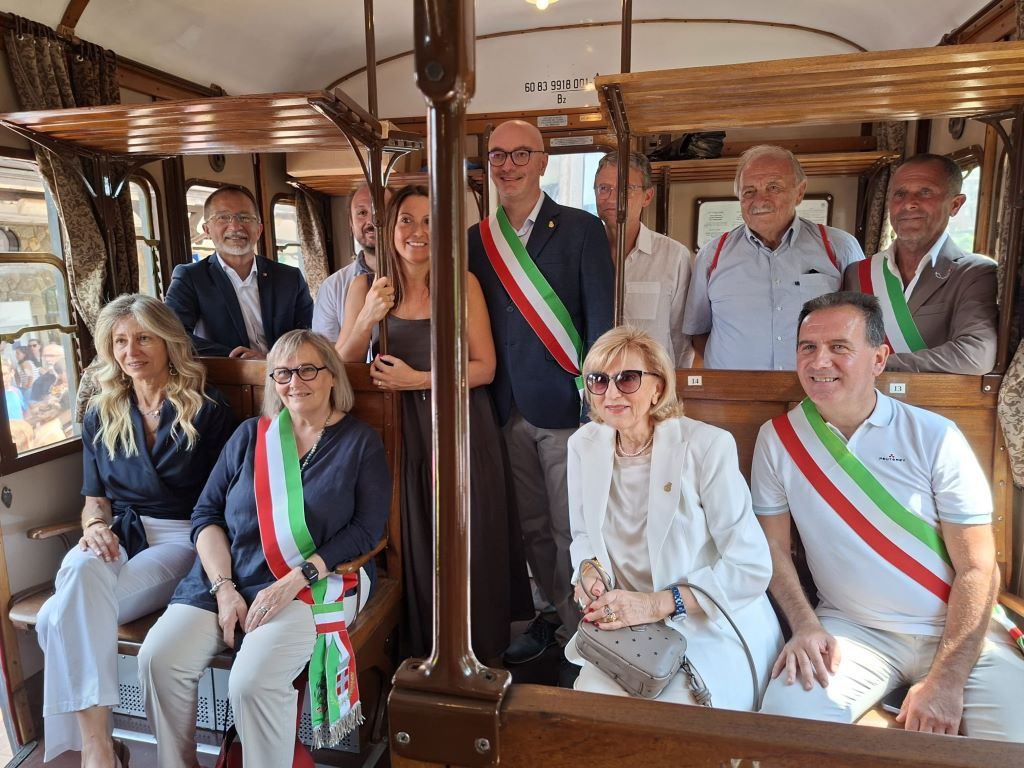 Caselle resta senza fermata, ma la polemica corre più veloce del Treno Storico