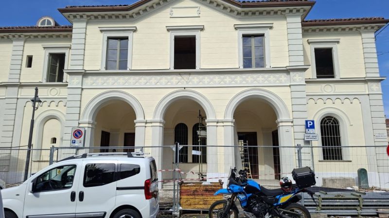 Caselle Torinese, la storica stazione della Torino-Ceres rinasce: completato il restauro esterno, ora il recupero degli interni