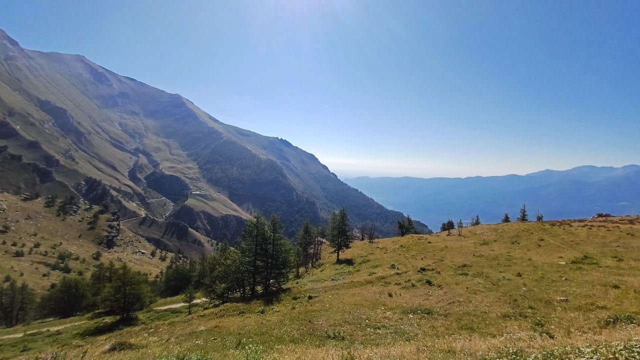 ⛰️ Al Rifugio la Riposa si arriva percorrendo strade e sentieri fino ai 2185…
