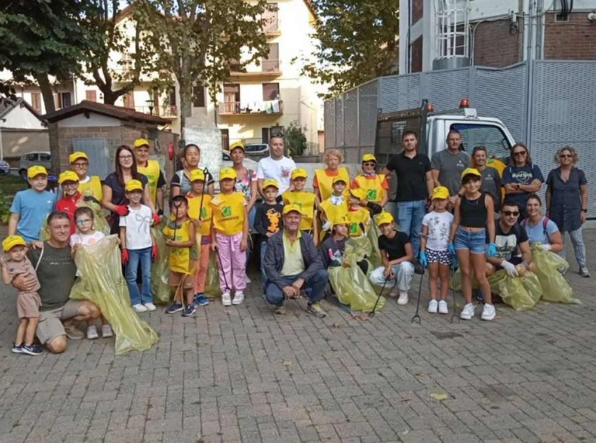 Volontari in azione per “Puliamo il Mondo”. Raccolti rifiuti nel centro storico. Sergnese: “Ser…