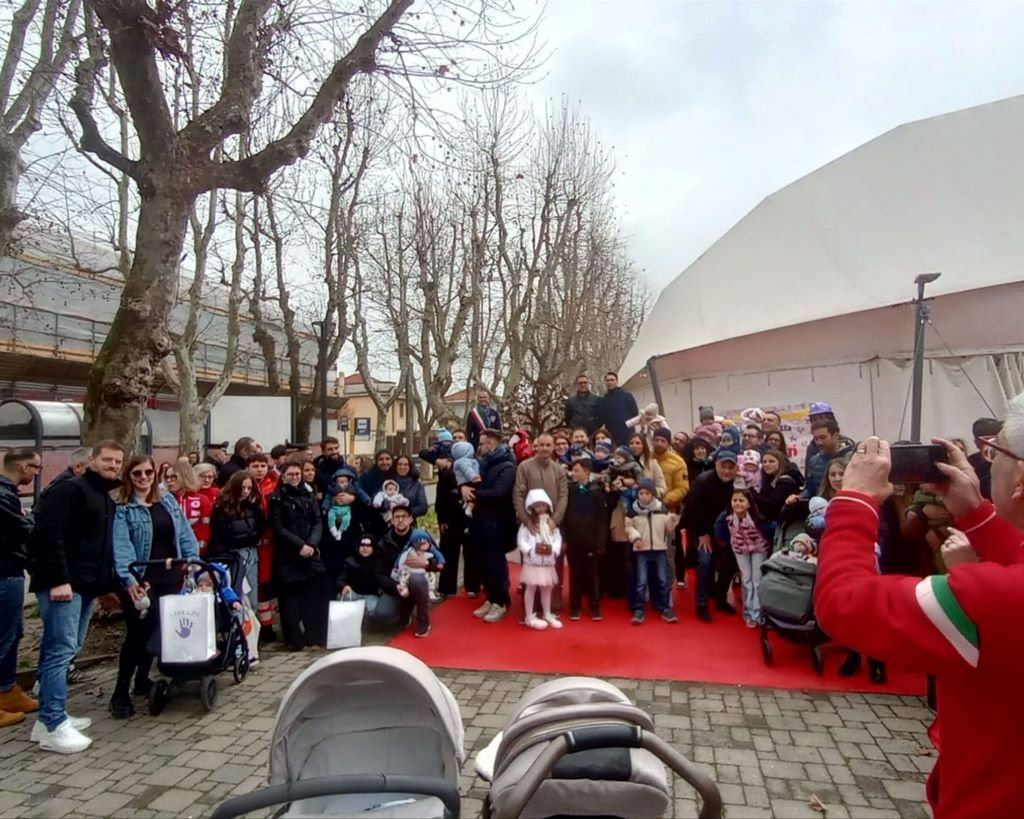 Caselle celebra la Festa Nazionale della Gentilezza con il benvenuto ai nuovi nati e l'inaugurazione dell’Albero della Vita