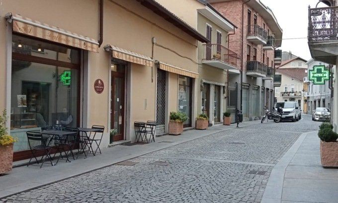 A Caselle scoppia la polemica su tende e dehor