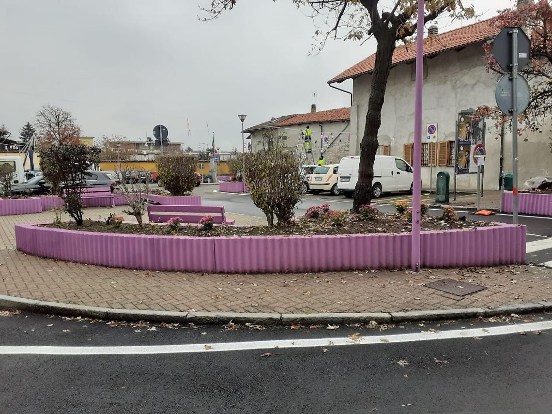 Niente più Natale lilla? Il Comune cerca qualcuno che addobbi la città per le festività nataliz…