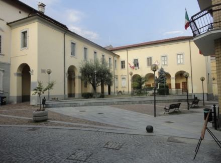 «Troppo pericolosi e generano traffico»: il sindaco vieta i cortei funebri a piedi
