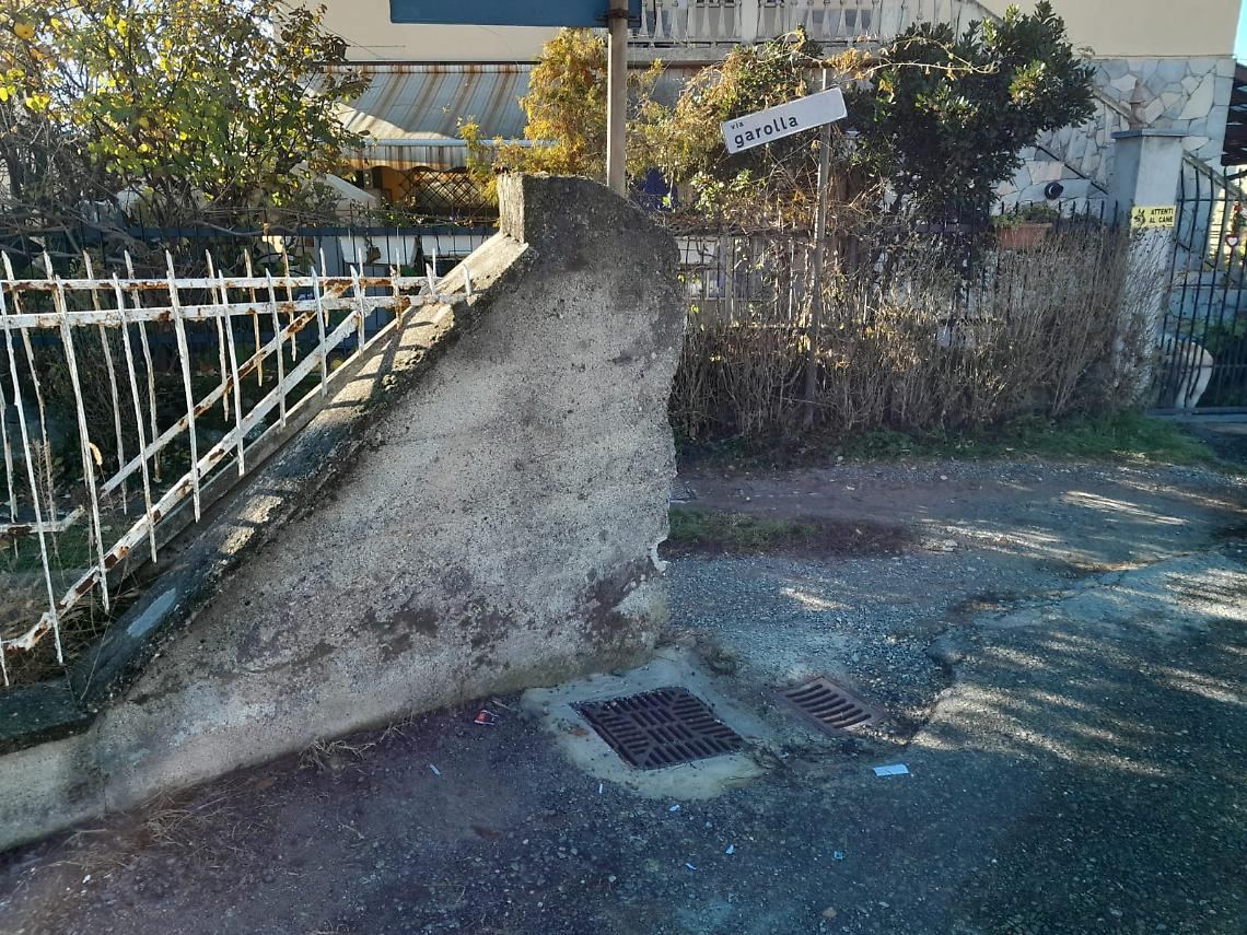 Un muro abusivo non mi permette di rientrare a casa