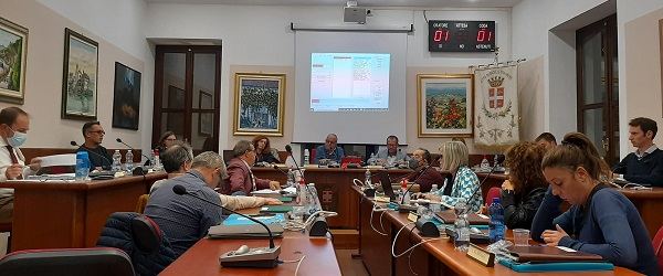 CASELLE: IN CONSIGLIO COMUNALE MAGGIORANZA E OPPOSIZIONE BATTAGLIANO SU (QUASI) TUTTO